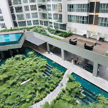 Regalia Skypool Klcc Dorms By Tasrifa Hostel Kuala Lumpur Exterior photo