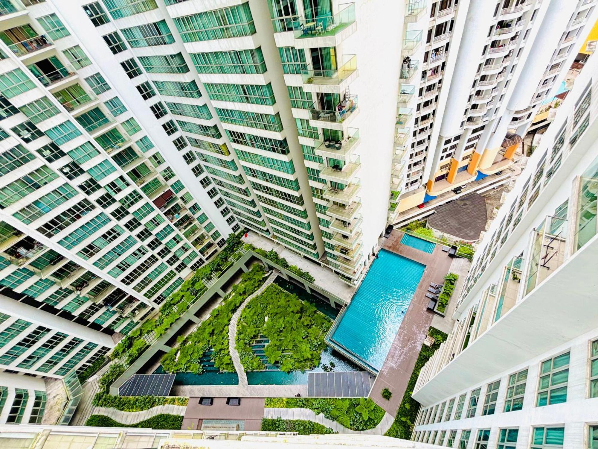 Regalia Skypool Klcc Dorms By Tasrifa Hostel Kuala Lumpur Exterior photo