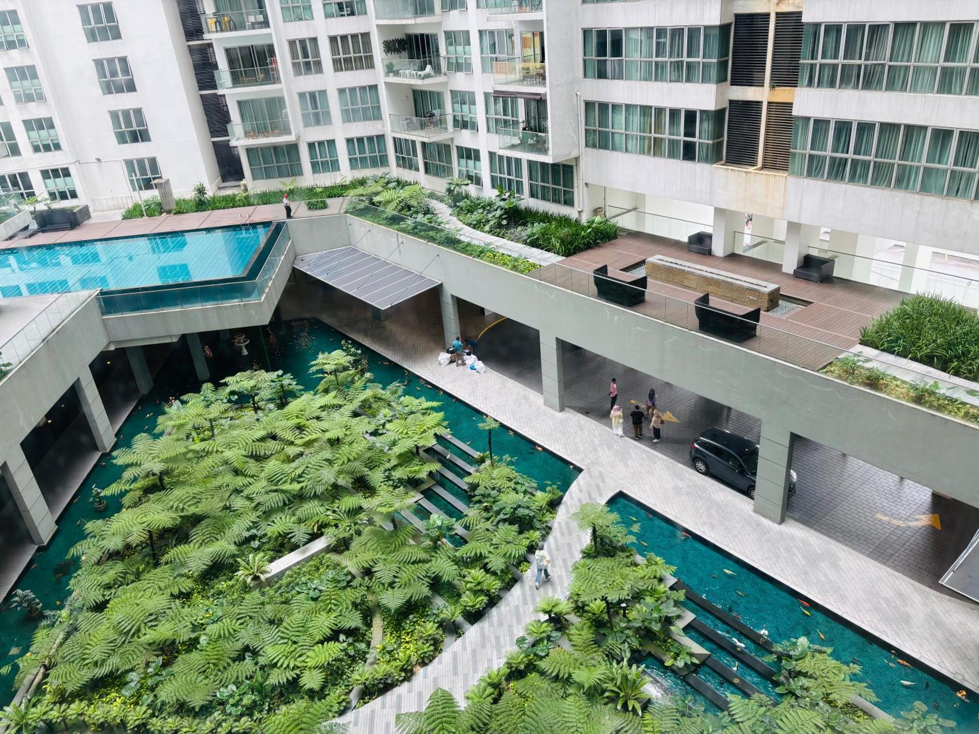 Regalia Skypool Klcc Dorms By Tasrifa Hostel Kuala Lumpur Exterior photo