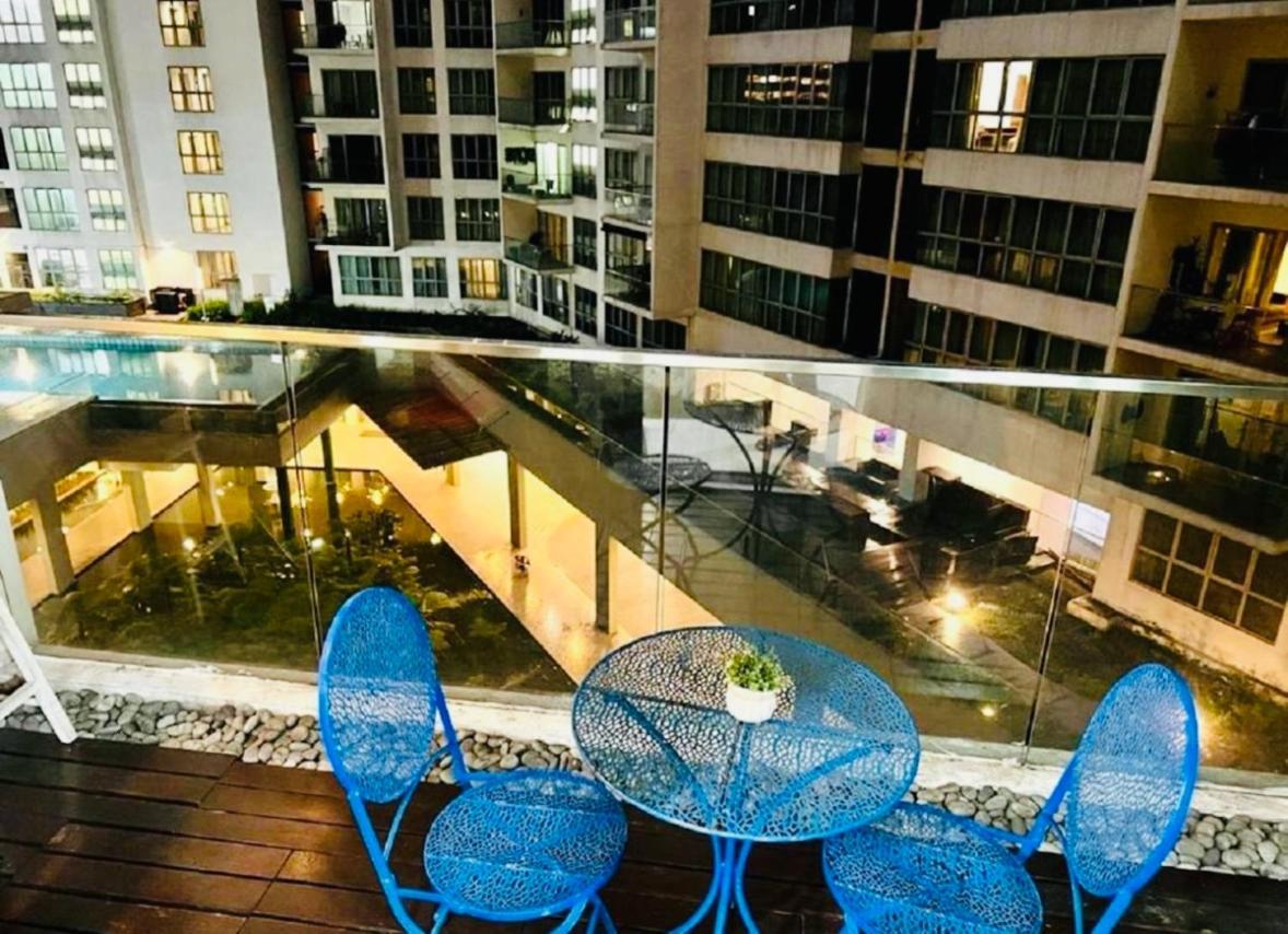 Regalia Skypool Klcc Dorms By Tasrifa Hostel Kuala Lumpur Exterior photo