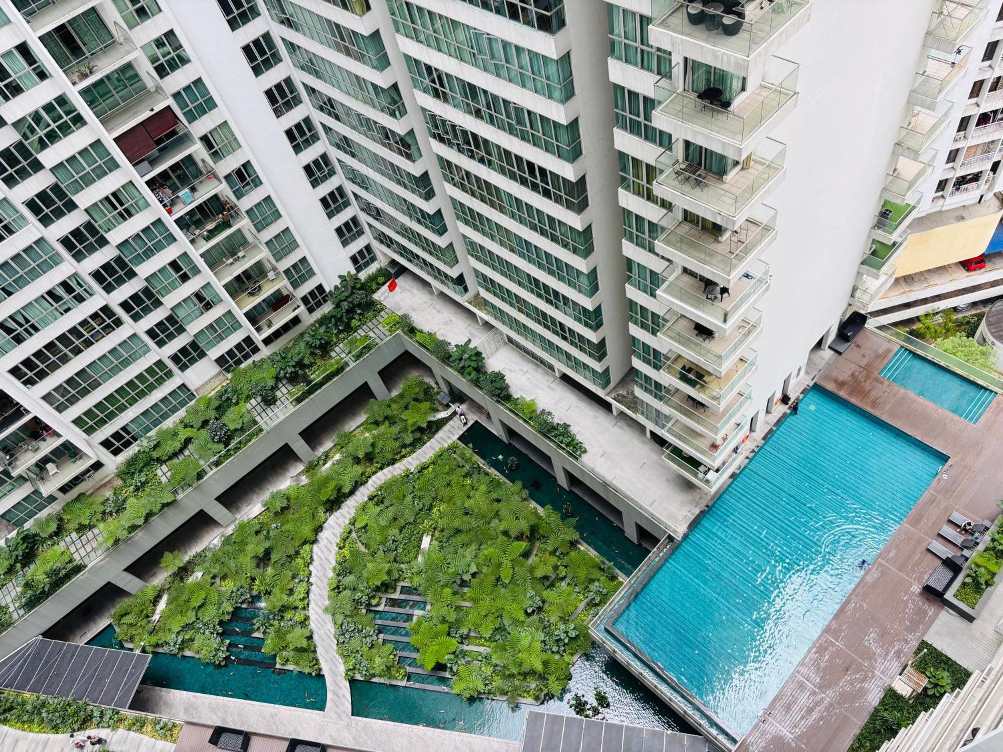 Regalia Skypool Klcc Dorms By Tasrifa Hostel Kuala Lumpur Exterior photo