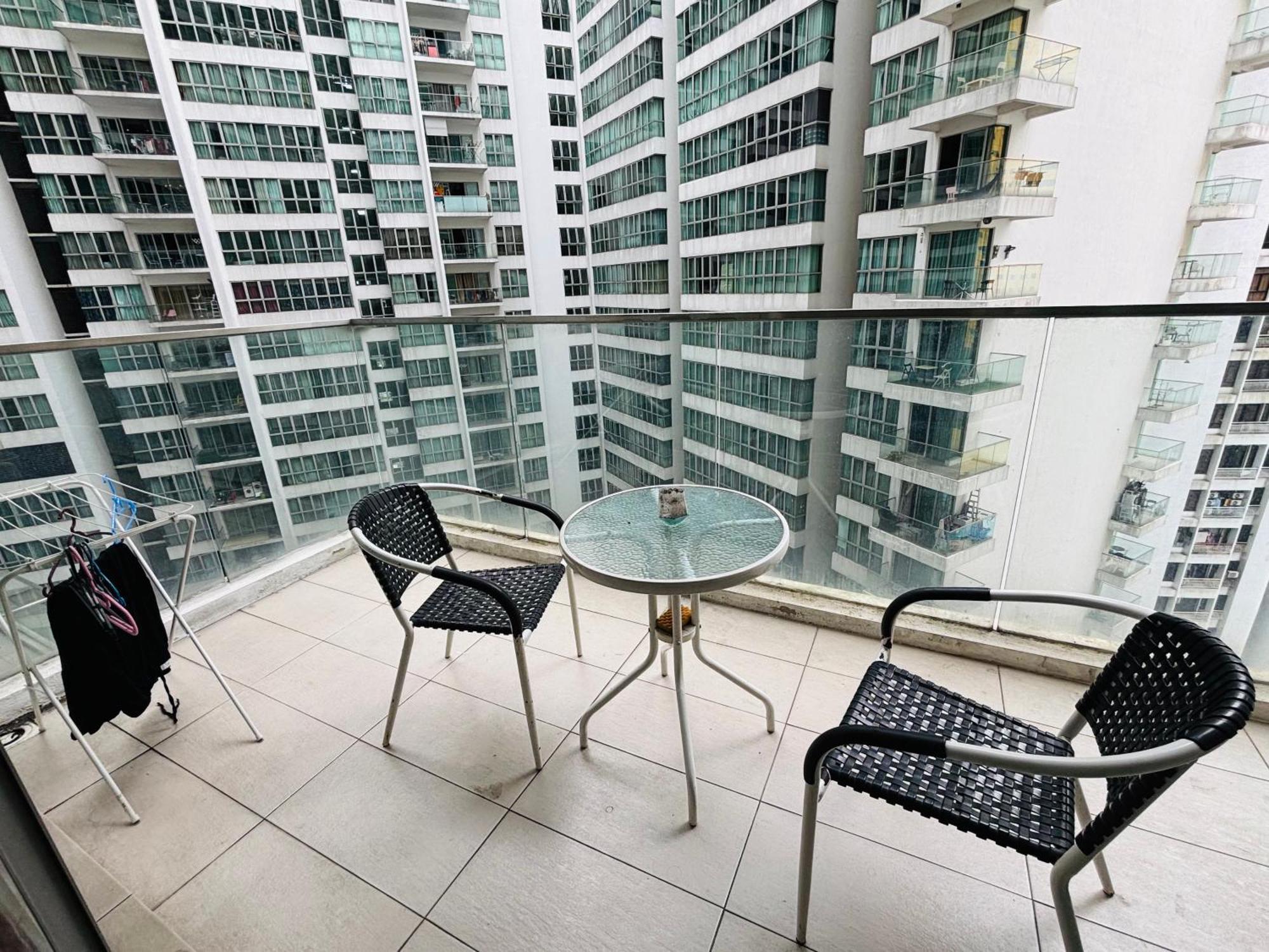 Regalia Skypool Klcc Dorms By Tasrifa Hostel Kuala Lumpur Exterior photo